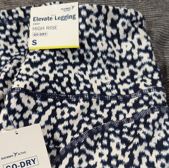 Old Navy High Rise Elevate Crop legging - Picture 3 of 12